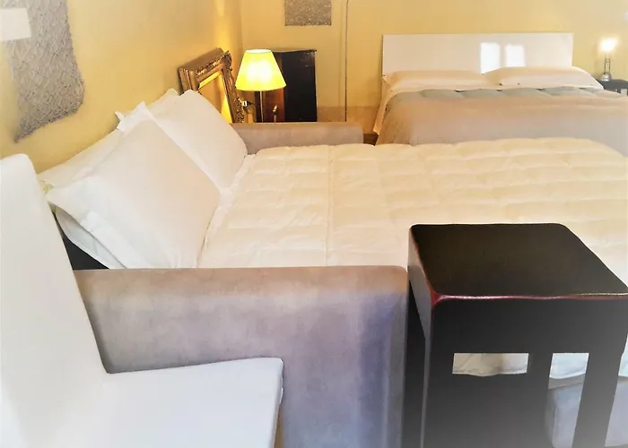 Art Gallery Apartment *